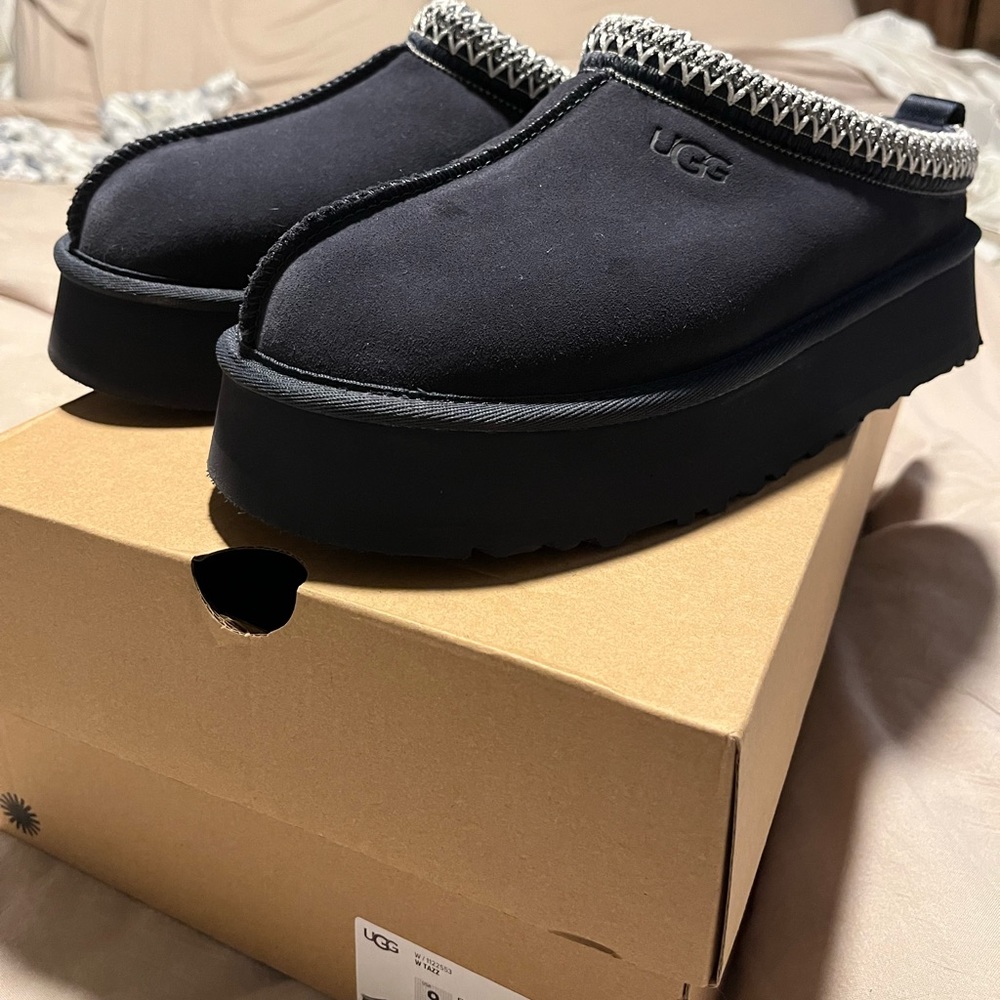 Brand new UGG TAZZ size 9 Navy/Eve blue